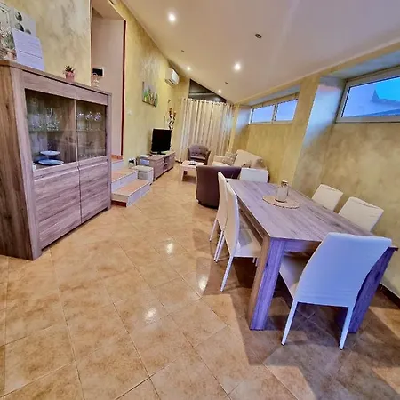 Acquamarina بيت للعطل